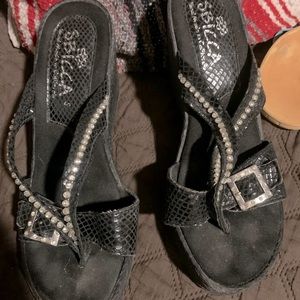 Sbicca black leather sandals wedges thong strap size 7